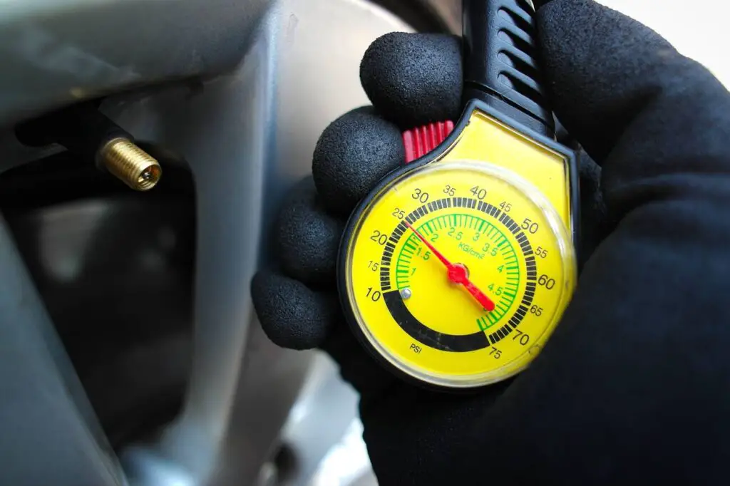 how to use a tire pressure gauge
