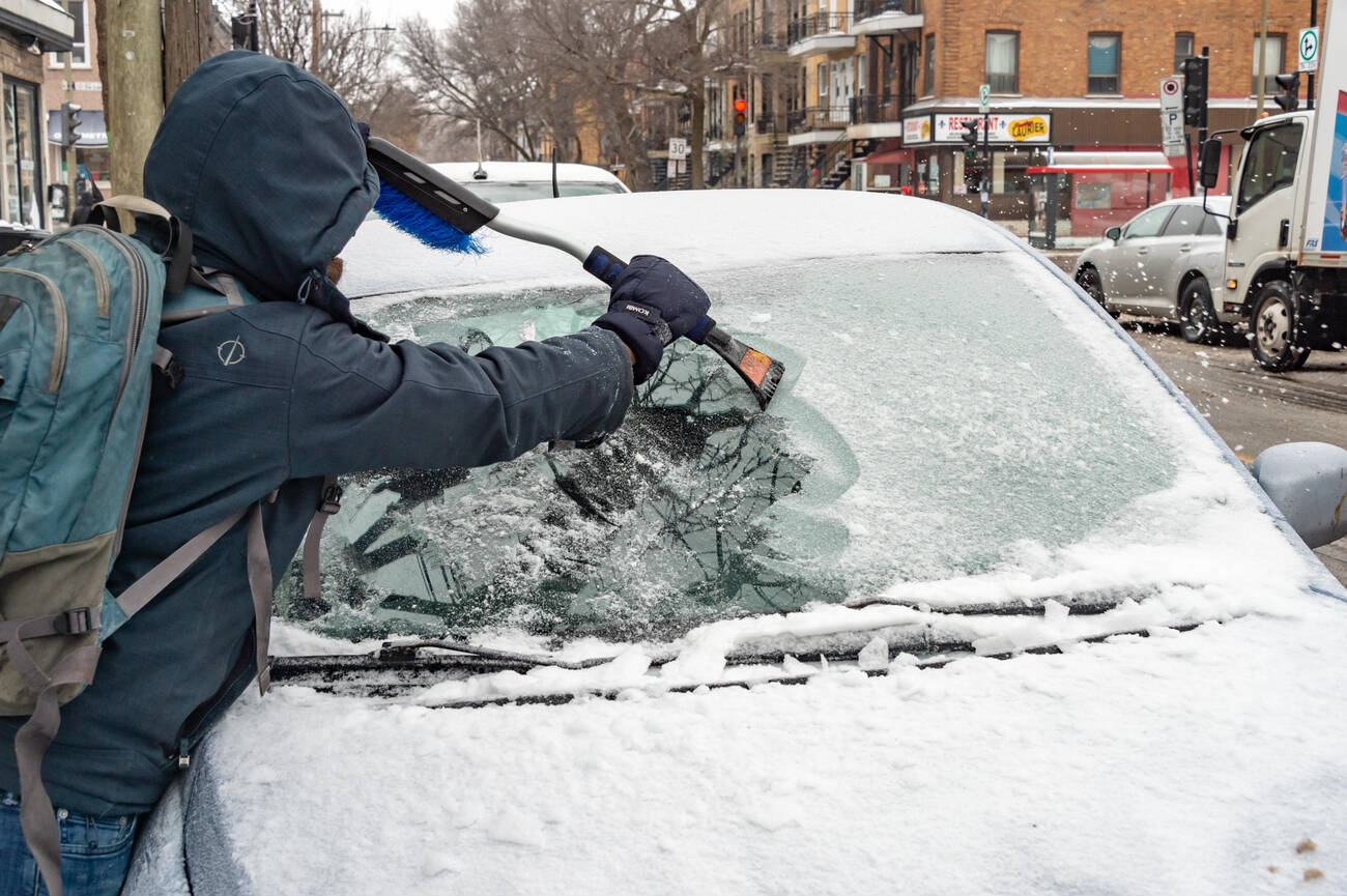 How to Get Ice off Windshield Quickly