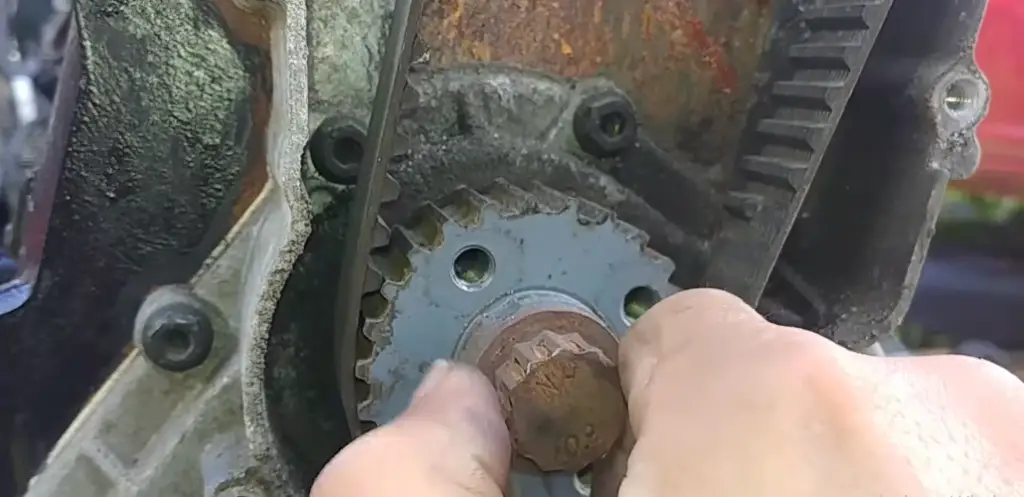 How to Fix Crankshaft That Won't Turn