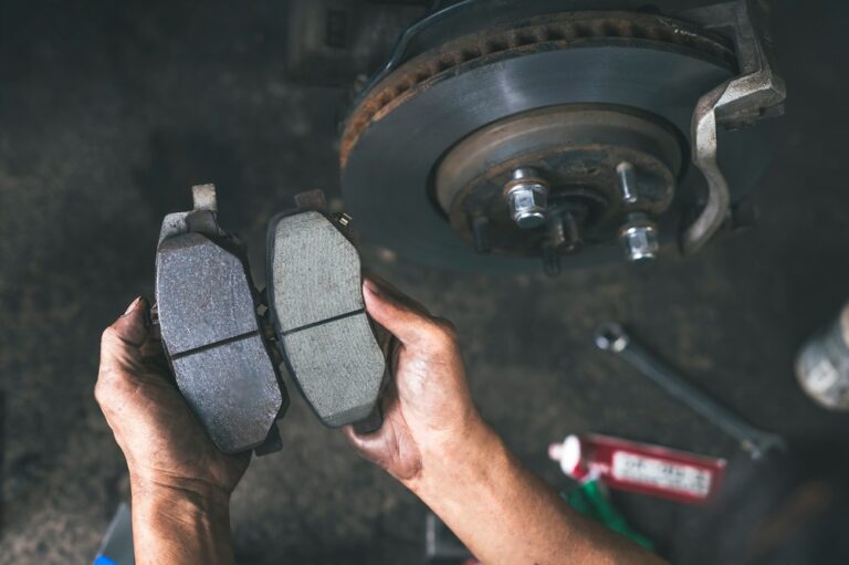 Brake Pad Thickness For Replacement A Comprehensive Guide AskMyAuto brake-pad-thickness-minimum-new-and-ideal-thickness-auto-chimps