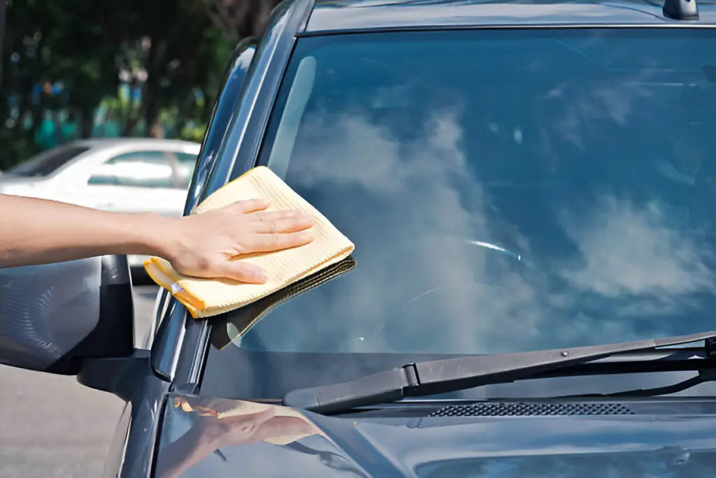 How to Clean Windshield Glass