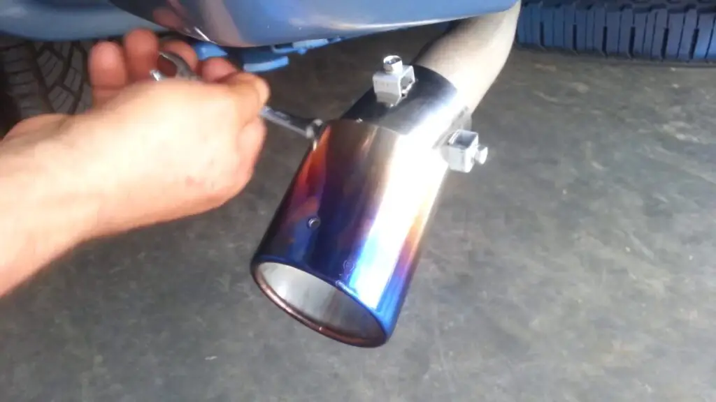 How to put on a exhaust tip