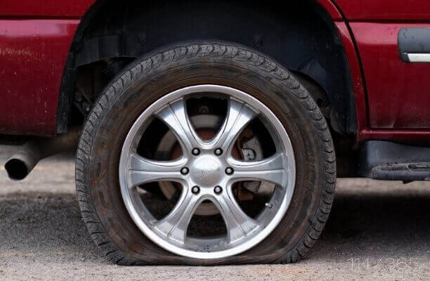 can you drive on a flat tire in an emergency