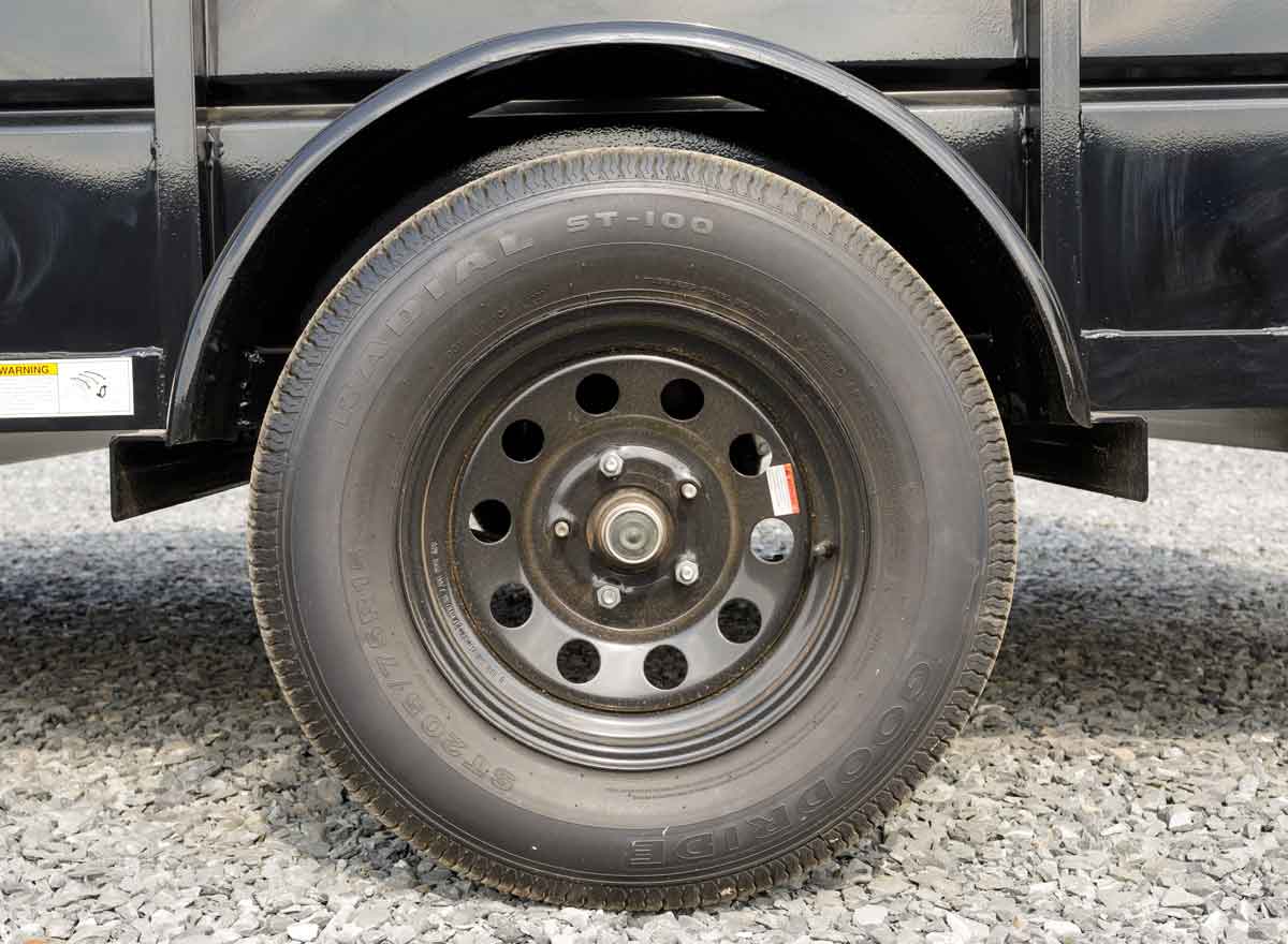 can you put trailer tires on a car