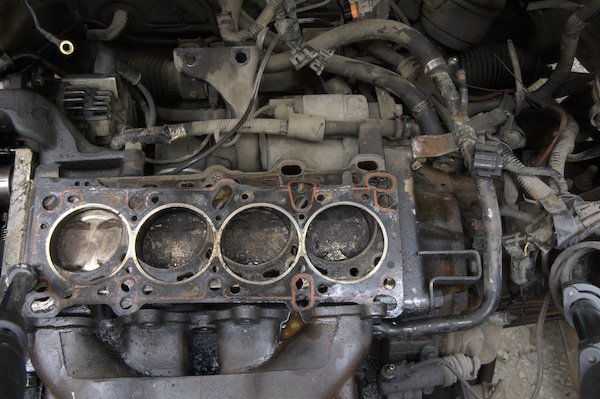 Engine Gasket Leak Fix: Prevent Damage with These Simple Steps 1 Engine Gasket Leak Fix